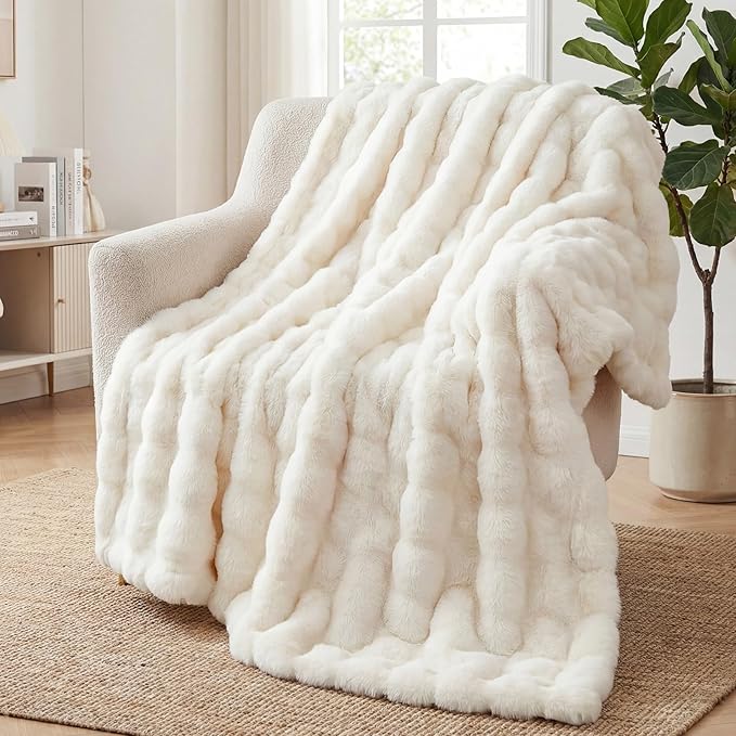 Coperta Plaid Super Morbida Pile Peluche di Coniglio Caldo e Spesso 130 x 160 cm, 1000 g/m² Divano Coperta Fluffy di Alta Qualità, Versatile Coperta Matrimoniale per Camera da Letto Viaggi, Bianco